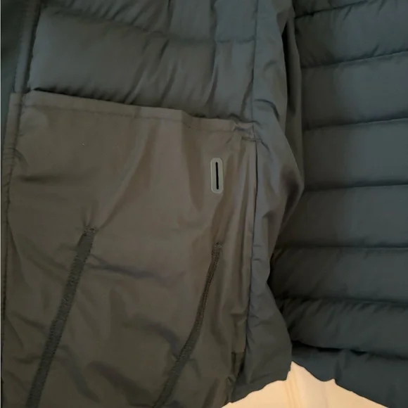 Lululemon Like New Hunter Green Teal Vest - Picture 6 of 6